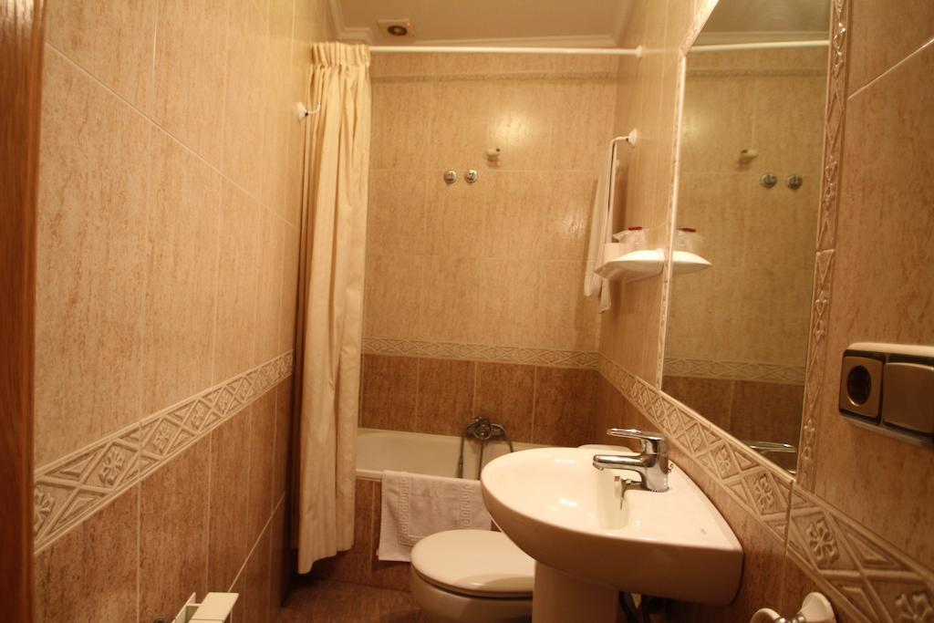 Hostal Restaurante Cuatro Caminos Calera y Chozas Стая снимка