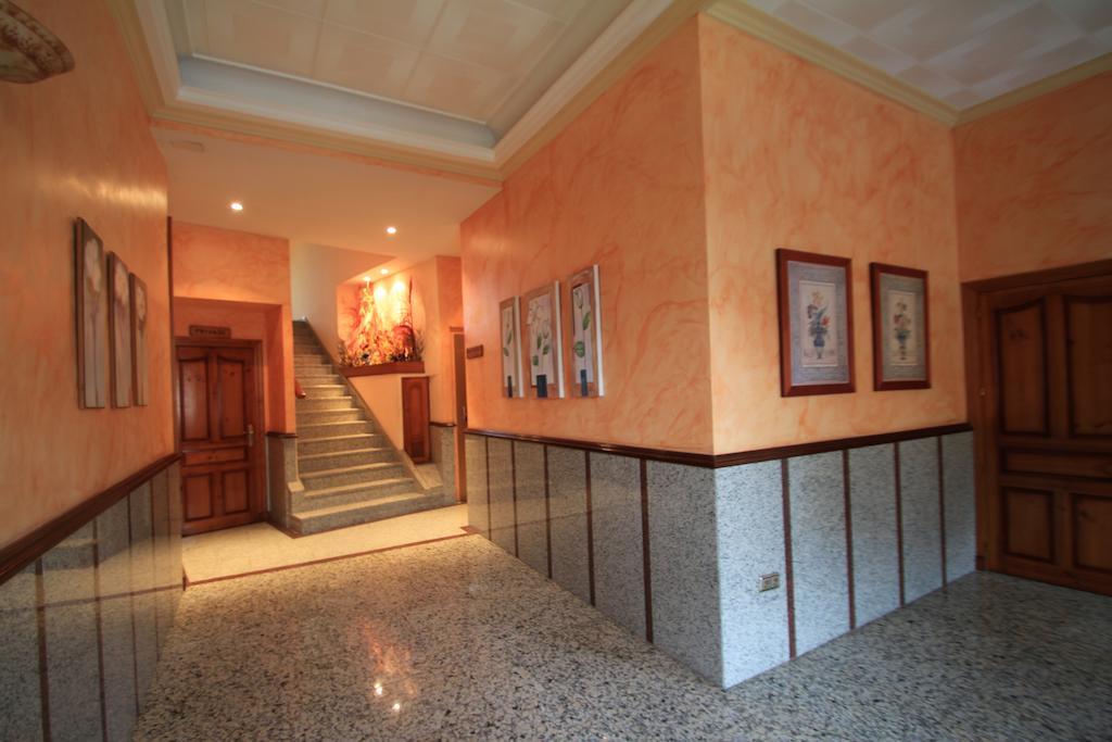 Hostal Restaurante Cuatro Caminos Calera y Chozas Екстериор снимка